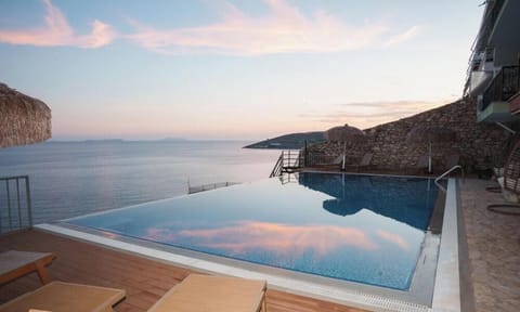 Infinity pool
