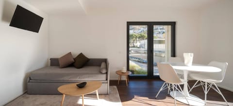 Apartment, 1 Bedroom, City View | Living area