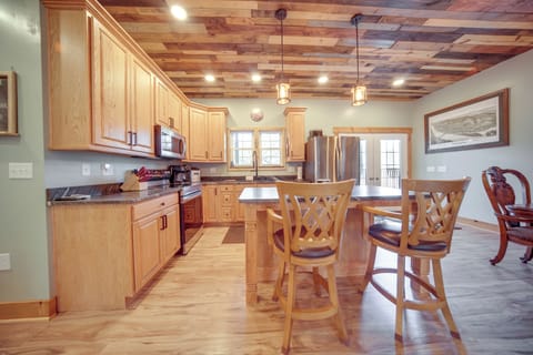 House (4 Bedrooms) | Interior