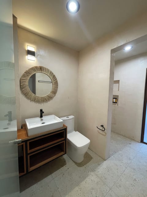 Standard Room | Bathroom | Shower, towels