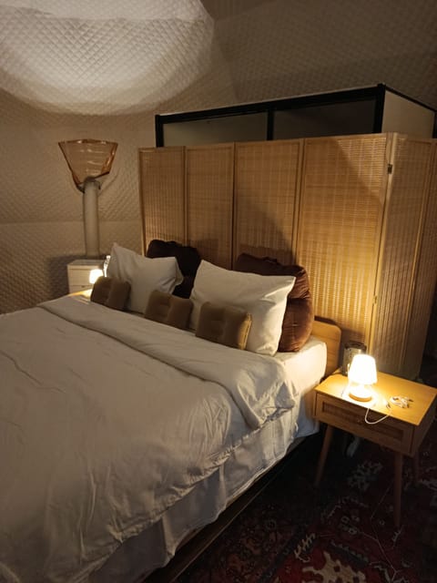 Desk, cribs/infant beds, rollaway beds, free WiFi