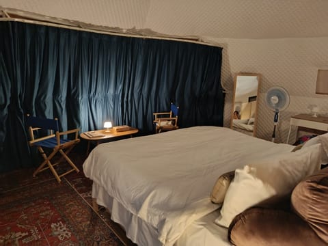 Desk, cribs/infant beds, rollaway beds, free WiFi