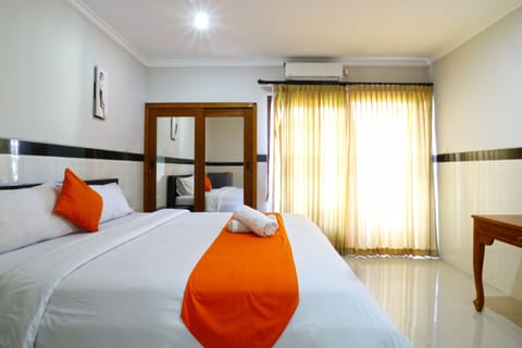 Deluxe Double Room | Desk, free WiFi, bed sheets