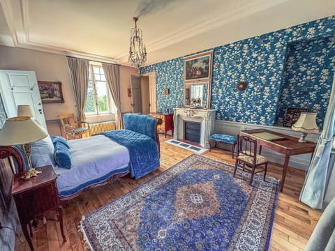 La Princesse | Individually decorated, individually furnished, desk, laptop workspace