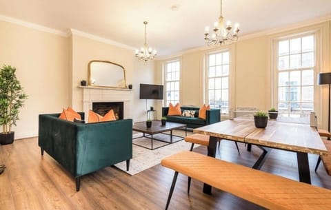 House, Multiple Bedrooms | Living area