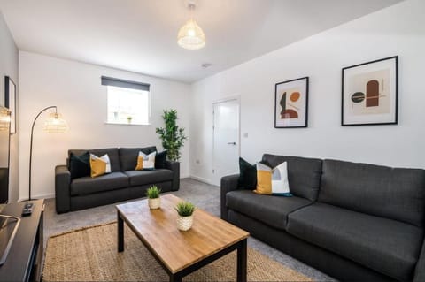 House, 4 Bedrooms | Living area