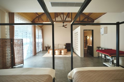 4 bedrooms, desk, laptop workspace, WiFi (free)