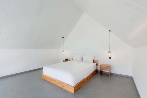 Deluxe Double Room, Lake View | Free WiFi