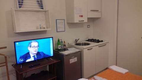 Classic Double Room, Park View | Private kitchen | Fridge, stovetop, cookware/dishes/utensils