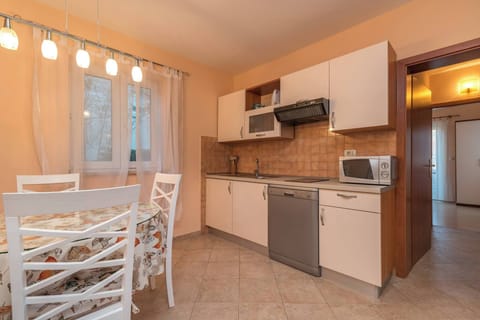 Apartment, 1 Bedroom, Accessible, Smoking | Interior