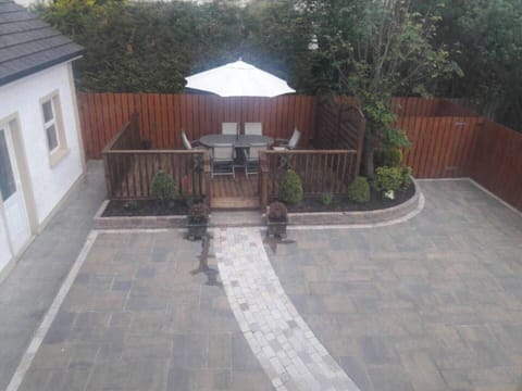 House | Outdoor dining