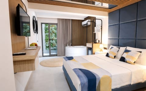 Deluxe Room, Hot Tub | Bed sheets