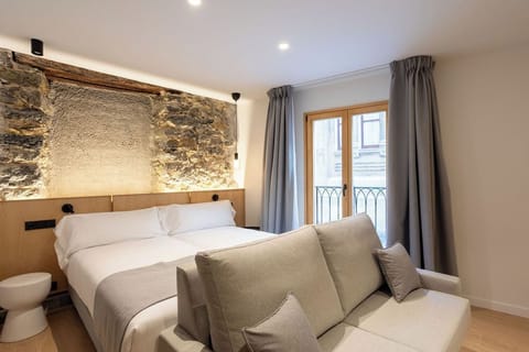 Deluxe Apartment | In-room safe, blackout drapes, soundproofing, iron/ironing board