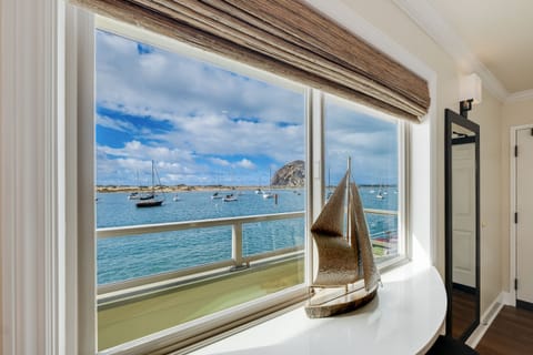 Panoramic Double Room, Private Bathroom, Ocean View (Bayview Oceanfront) | Room amenity