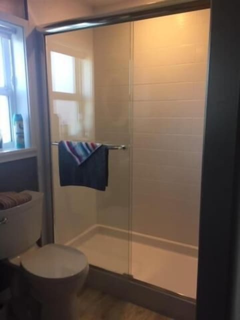 Combined shower/tub, free toiletries, hair dryer, bathrobes