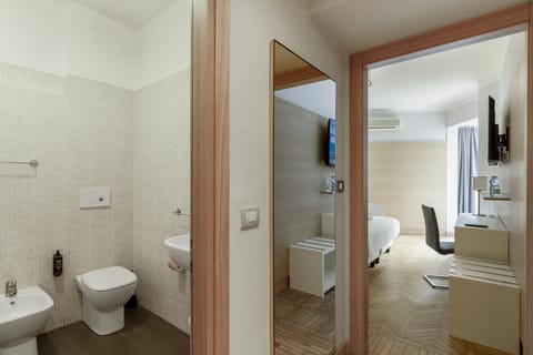 Superior Triple Room | Bathroom | Combined shower/tub, rainfall showerhead, bidet, towels