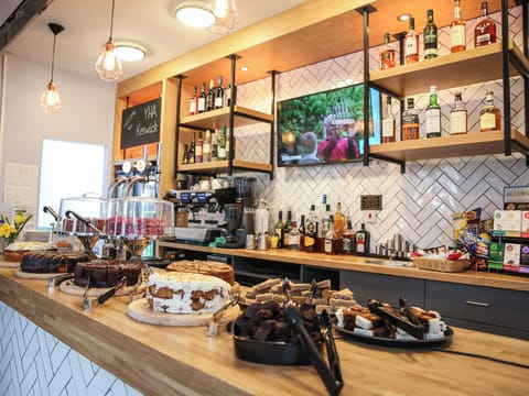 Daily English breakfast (GBP 10.95 per person)