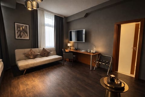 Superior Double Room | Hypo-allergenic bedding, in-room safe, desk, soundproofing