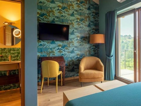 Standard Room, Pool View | Premium bedding, minibar, in-room safe, desk