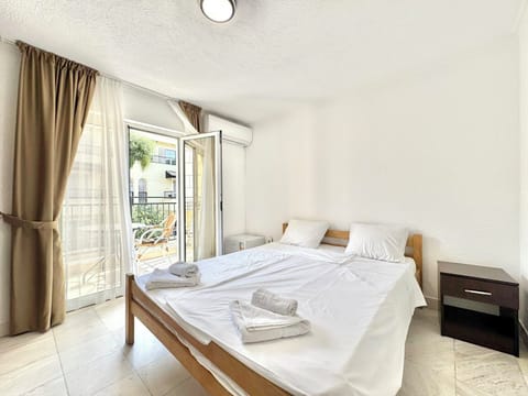 Comfort Double Room, Balcony | Desk, free WiFi, bed sheets