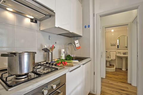 Fridge, oven, stovetop, dishwasher