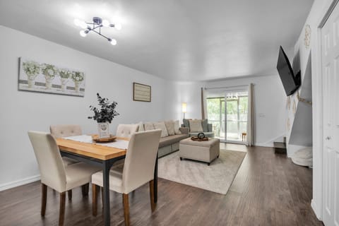 Townhome, 2 Bedrooms | Dining