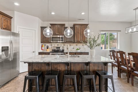 House, 4 Bedrooms | Private kitchen | Coffee/tea maker, fridge, oven, toaster