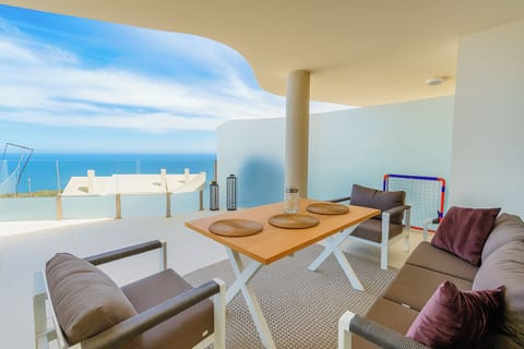 Apartment | Outdoor dining