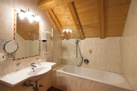 Superior Room | Bathroom | Slippers