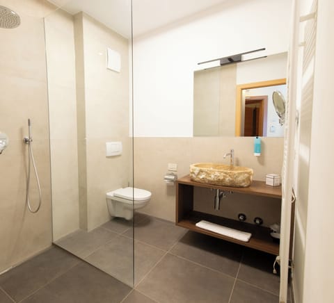 Superior Room | Bathroom | Slippers