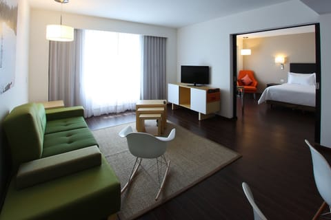 Junior Suite | In-room safe, desk, iron/ironing board, free cribs/infant beds