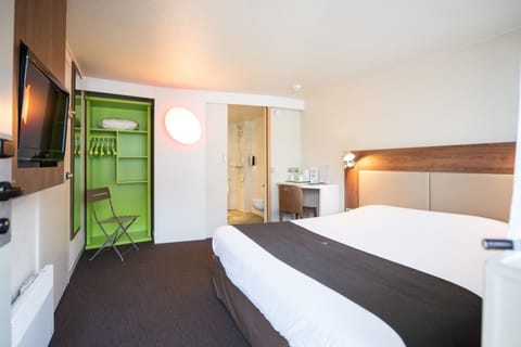 Standard Room, 1 Double Bed | Desk, soundproofing, iron/ironing board, free cribs/infant beds