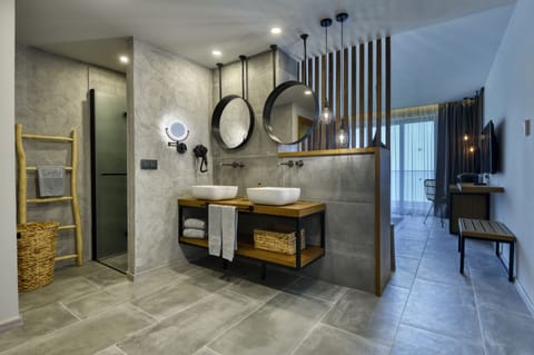 Concept Room 16+ (24h. All Inclusive) | Free minibar, in-room safe, desk, laptop workspace