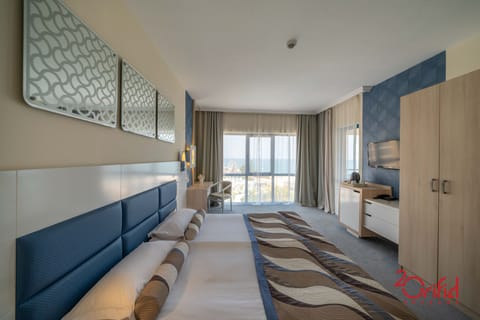 Family Room (Free Aquapark Access) | Free minibar, desk, free cribs/infant beds, free WiFi