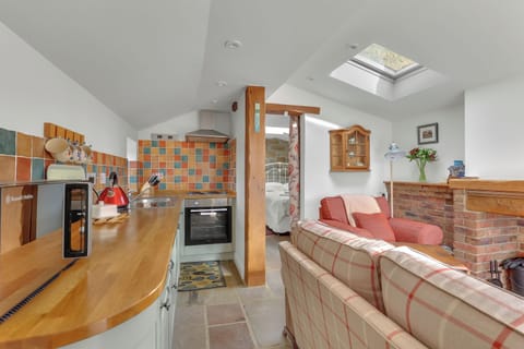 Cottage, Lanai | Private kitchen