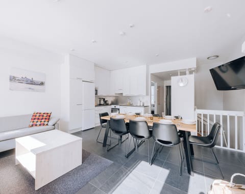 Comfort Apartment, Courtyard View | Dining room