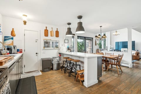 House, 4 Bedrooms | Private kitchen | Fridge, oven, coffee/tea maker, electric kettle