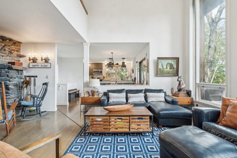 House, 4 Bedrooms | Living area | Smart TV, streaming services