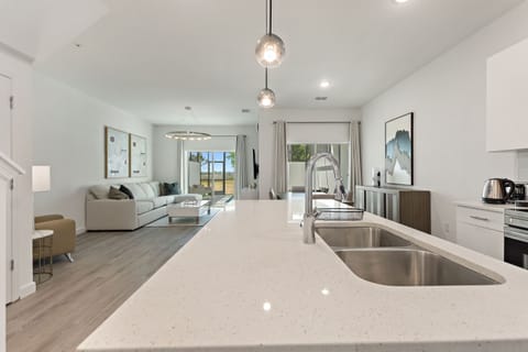 Townhome, 6 Bedrooms | Interior