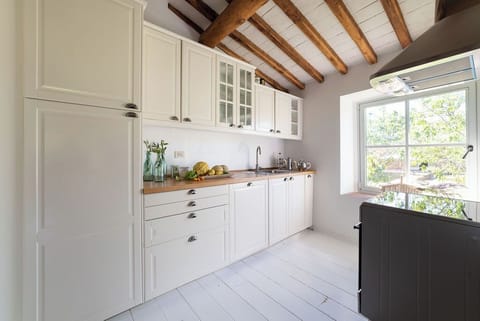 Villa, Garden View | Private kitchen | Fridge, microwave, oven, stovetop