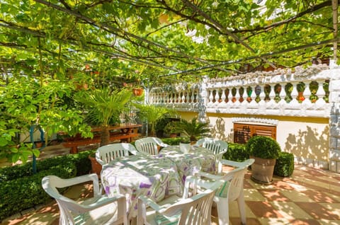 Apartment | Garden
