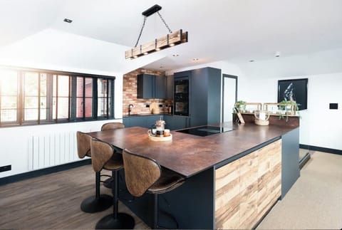 Electric kettle, toaster