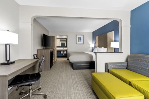 Premium bedding, in-room safe, desk, iron/ironing board