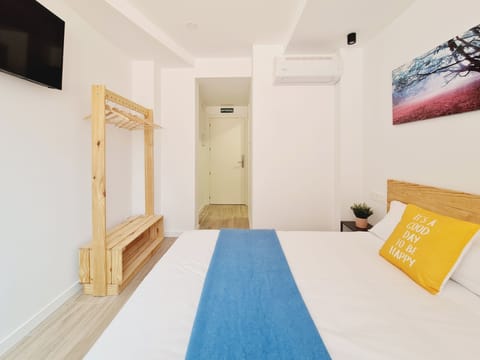 Double Room, Private Bathroom | Desk, free WiFi