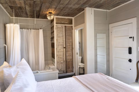 Room, Private Bathroom (Katy Tower) | Bathroom | Designer toiletries, hair dryer, towels, soap