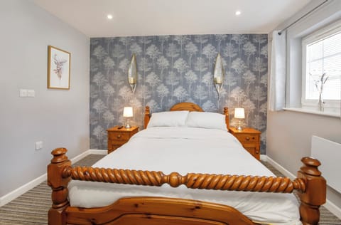 Comfort Double Room, Non Smoking, Ground Floor | Laptop workspace, iron/ironing board, free WiFi