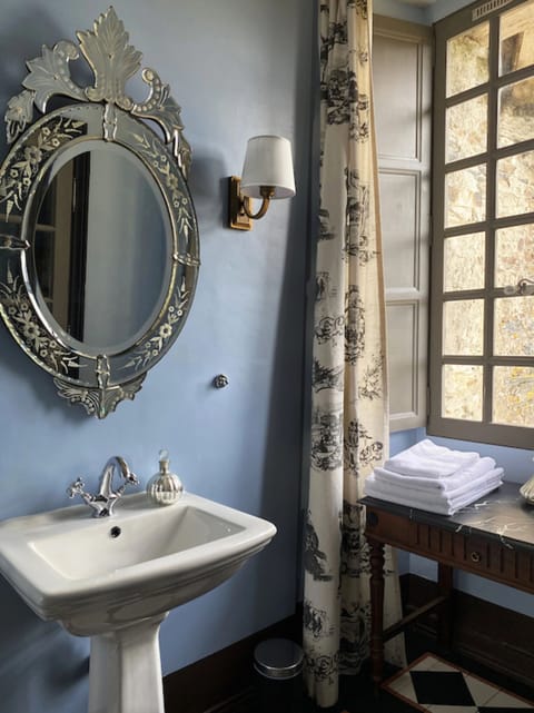 Classic Room, Garden View | Bathroom | Hair dryer