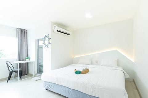 Deluxe Double Room | Free minibar, in-room safe, individually decorated, desk