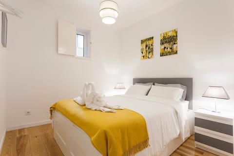 Classic Apartment, 2 Bedrooms, Non Smoking | 2 bedrooms, soundproofing, iron/ironing board, free WiFi