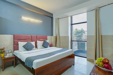 Superior Room | Premium bedding, desk, free WiFi, bed sheets